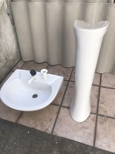 LAVATÓRIO COM COLUNA DE CHÃO