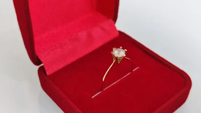 Anel Solitário em ouro 18k (750k