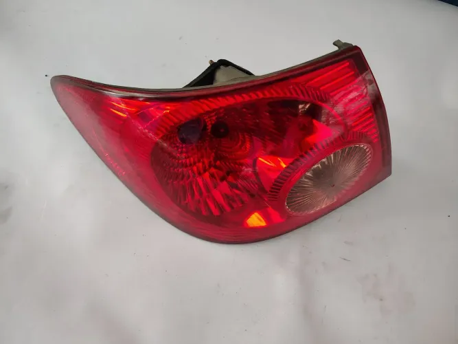 Lanterna traseira esquerda Toyota Corolla ano 2003 A 2007 original