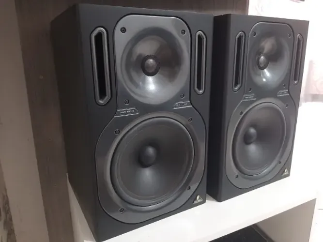 Monitor de áudio ativo de alta precisão Behringer