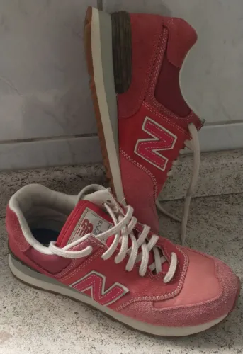 Lindo Tênis New Balance 574 , modelo raro, muito novo, N°38 , estudo trocas