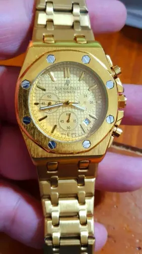 Relógio Audemars Piguet Dourado com cronógrafo funcional