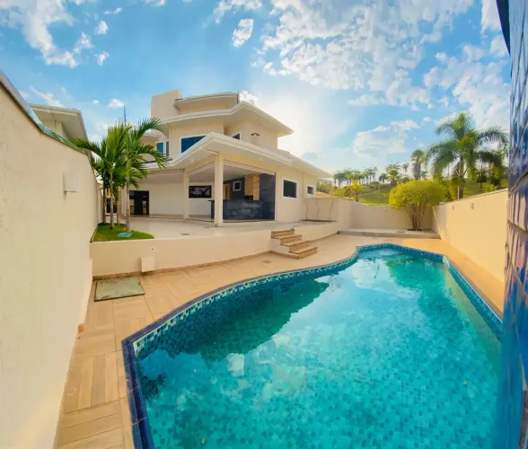 Sobrado para aluguel possui 500 metros quadrados com 4 quartos