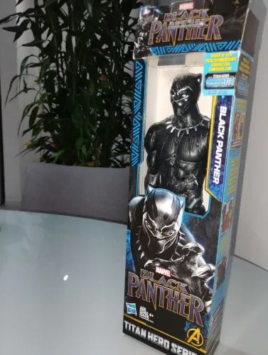 BONECO BLACK PANTHER TITAN HERO SÉRIES HASBRO