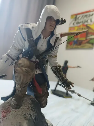 Boneco do Michael fassben do assasin's creed