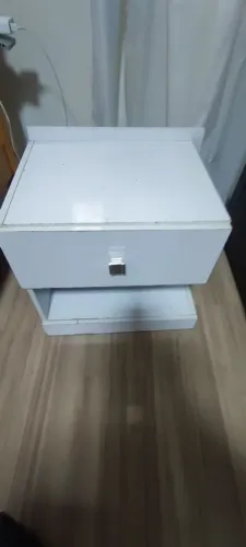 Criado mudo Branco com uma Gaveta