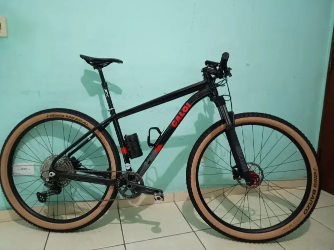 ?Caloi Explorer Pro 2021 Aro 29 Tam 17 - Deore 1x11 - RockShox - Tubeless