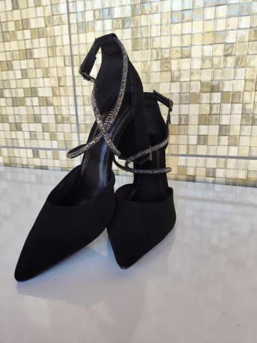 Sapato Feminino Bico Fino Nobuck Brilho Via Marte Preto