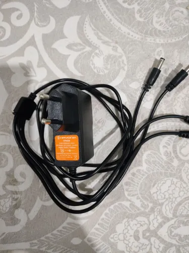 Fonte Para Pedais 9v 1000ma 4 Pedal Guitarra Baixo Hayonik