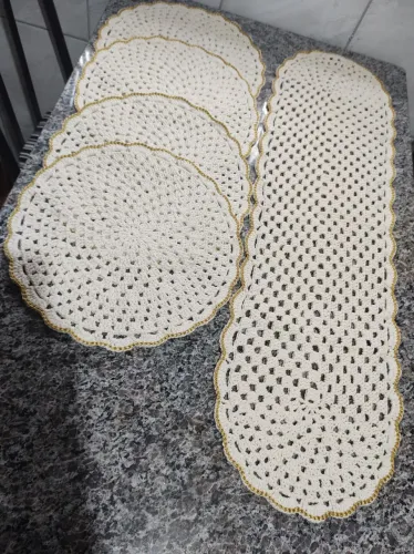 Jogo de mesa em crochê