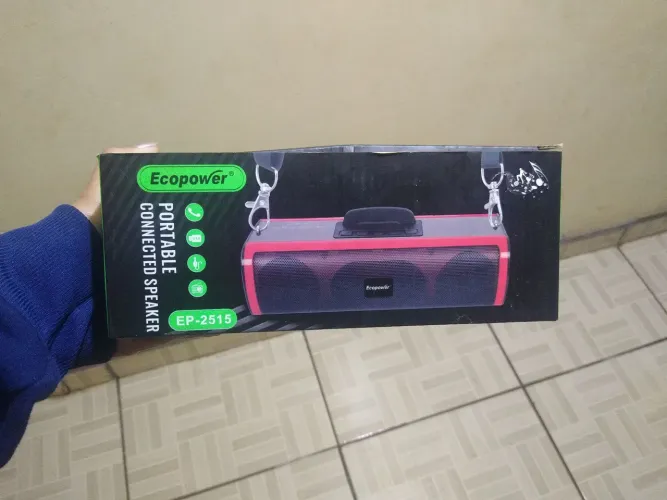 Vendo caixinha de som usada, com carregador, por 120 reais Número de whatsapp: *