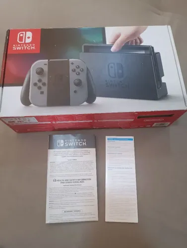 Caixa Nintendo Swicth v1 + berços + alguns manuais