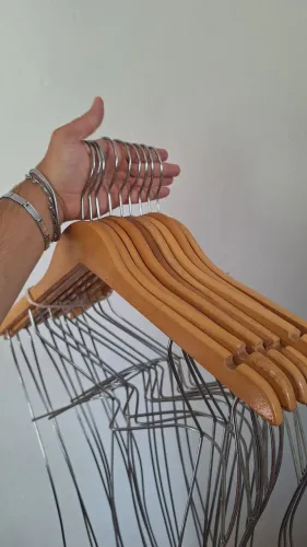 Cabide silhueta 3D