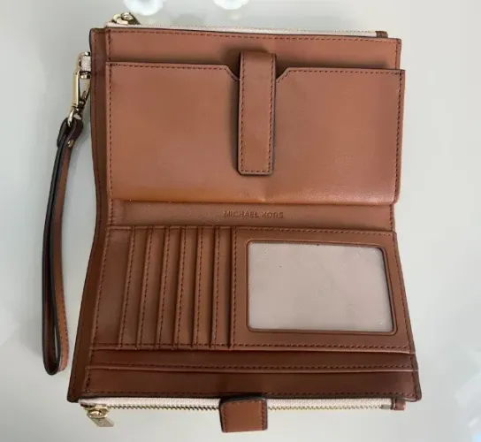 Linda carteira Michael Kors - Monograma bege. Estado de nova!
