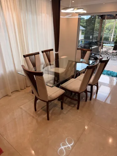 Mesa retangular para 6 cadeiras 