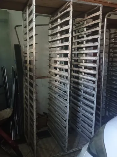 Armário e esqueleto para padaria