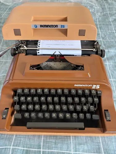 Máquina de escrever Remington 25