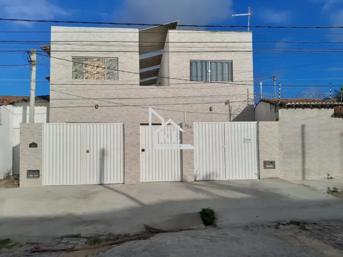 Belissima Casa Duplex com Piscina em Emaus 4/4 (suíte) - 220M2 - Perfeita Localização