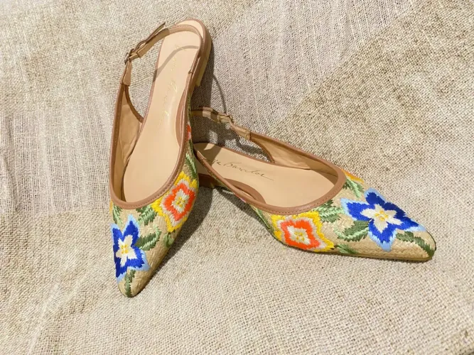 Mules bordadas novas