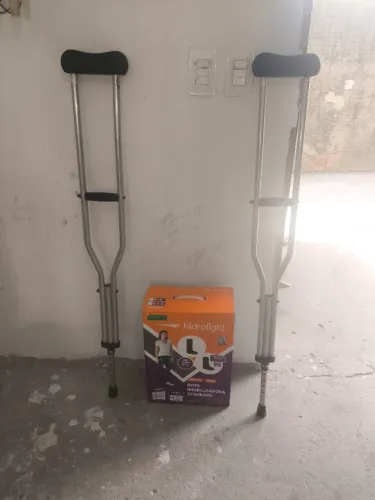 Muletas Ajustáveis + Bota Imobilizadora Hidrolight