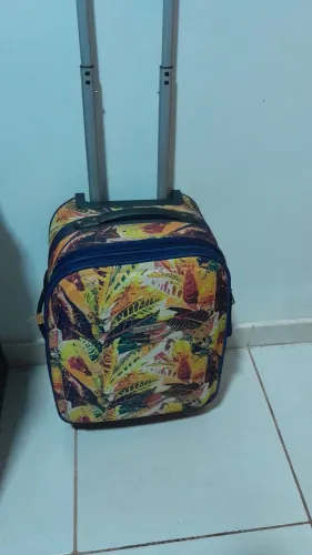 Mala média pouco usada em perfeito estado dar pra usar como mapa de bordo