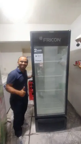 REFRIGERADOR VERTICAL 569 LITROS PRETO FRICON
