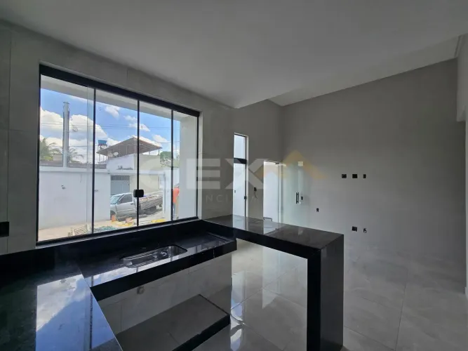 Casa à venda no Santa Rosa, 3 quartos, 1 suíte com closet e 3 vagas.