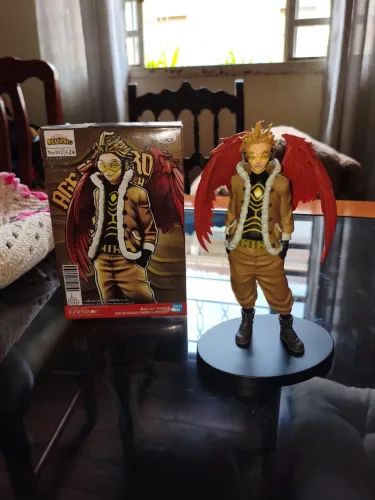 Action figure hawks my hero academy ( com caixa )