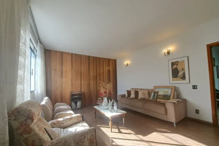 Casa à Venda - Nova Suíssa, 4 Quartos, 360 m2