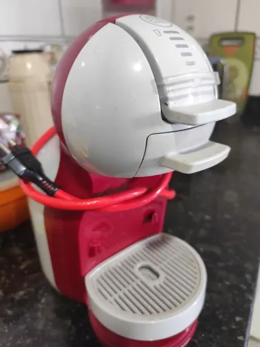 Cafeteira Dolce Gusto seminova