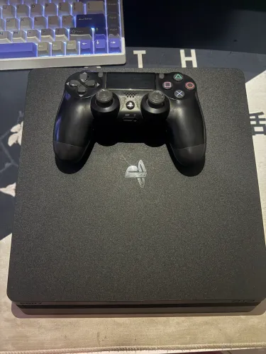 PlayStation 4 Slim 1TB + 1 Controle + 3 Jogos Exclusivos (Spider-Man, Horizon, Ratchet)