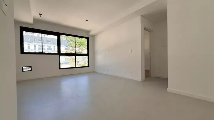 1 quarto suíte + lavabo - vaga coberta - hobby box - Centro - Florianópolis - SC