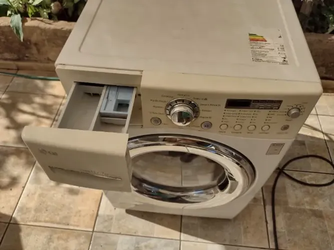 Lava e seca LG 11 kilos. Parcelo no cartão. 220v.