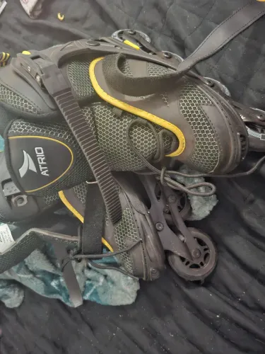 Patins átrio regulável 33/36 praticamente novo
