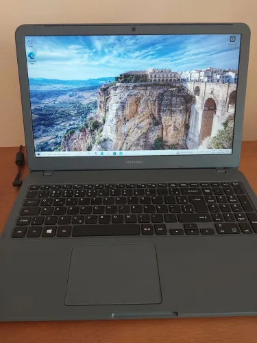 Notebook Samsung Essentials E30 | Intel i3 | SSD 240GB | 4GB RAM > (retirada a bateria)