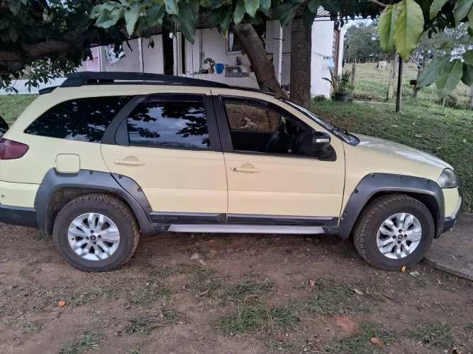 Fiat Palio Weekend Adventure Locker 1.8 Flex 2013