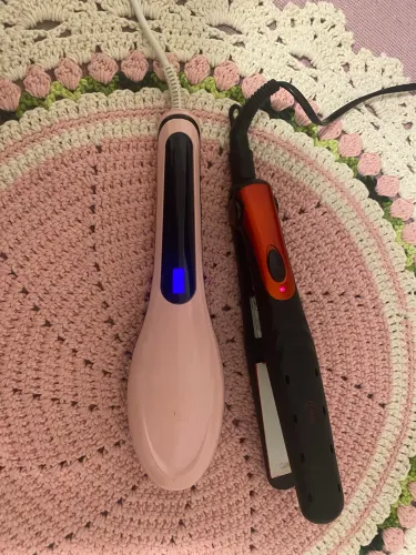Vende-se chapinha e uma escova alisadora