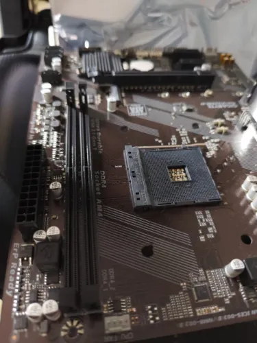 placa mãe gigabyte ga a320m-h / AM4 / DDR4