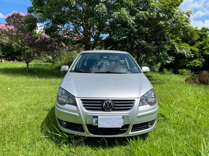 Volkswagen Polo Sed. Comfort. 1.6 MI Tot. Flex 8V 2011