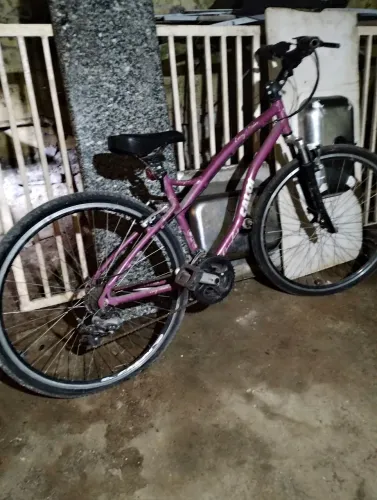Bicicleta caloi aro 26 Alumínio.semi nova .