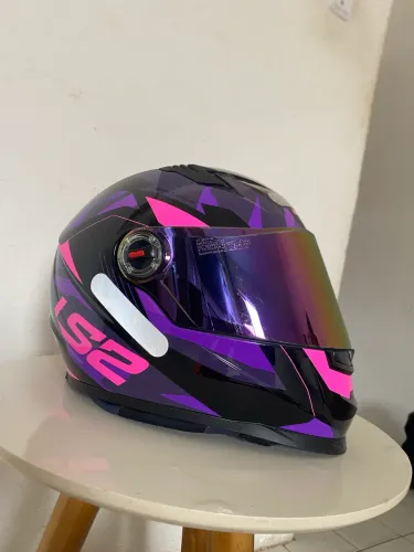 Capacete LS2 em excelente estado.