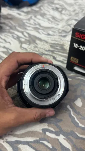 Lente Sigma 18-200