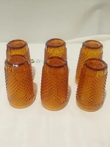 conjunto de seis copos em vidro cor âmbar vintage 250 ml 12cm altura,boca 7cm com textura 