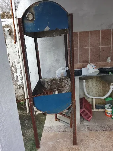 Vendo churrasqueira para assar frango. Deixo no ponto de usa.