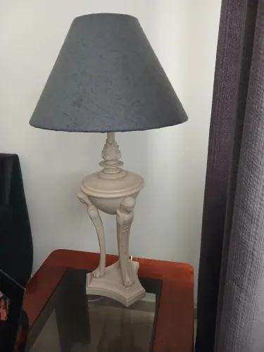 Abajur clássico em resina