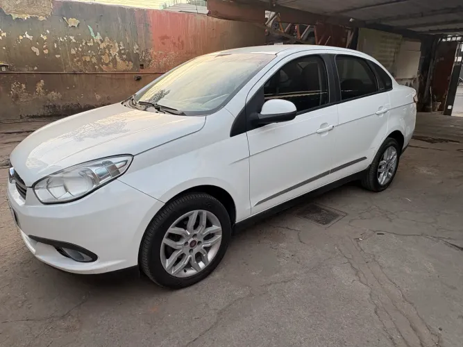 Fiat Grand Siena Essence 1.6 Flex 16V 2014