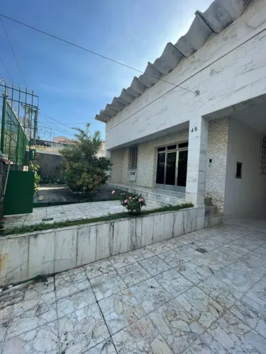 Casa em Higienópolis com Garagem p/ 2 carros 