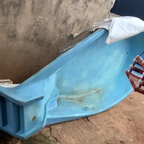 Vendo uma piscina 