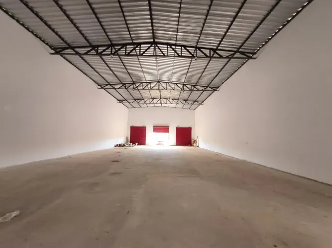 Alugo Galpão no Iranduba (na cidade) com 600 m2