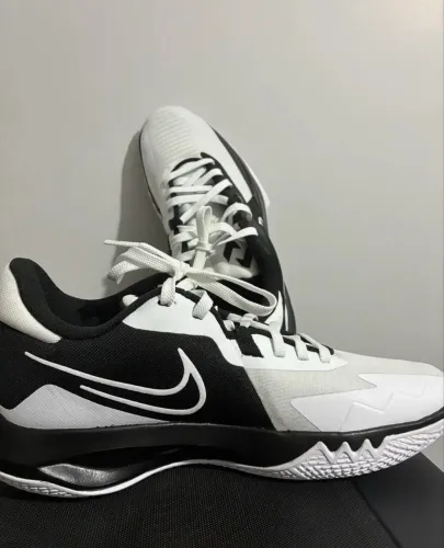 Tênis Nike Precision VI
